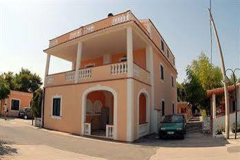 Hotel Residence Adria Rodi Garganico Bagian luar foto